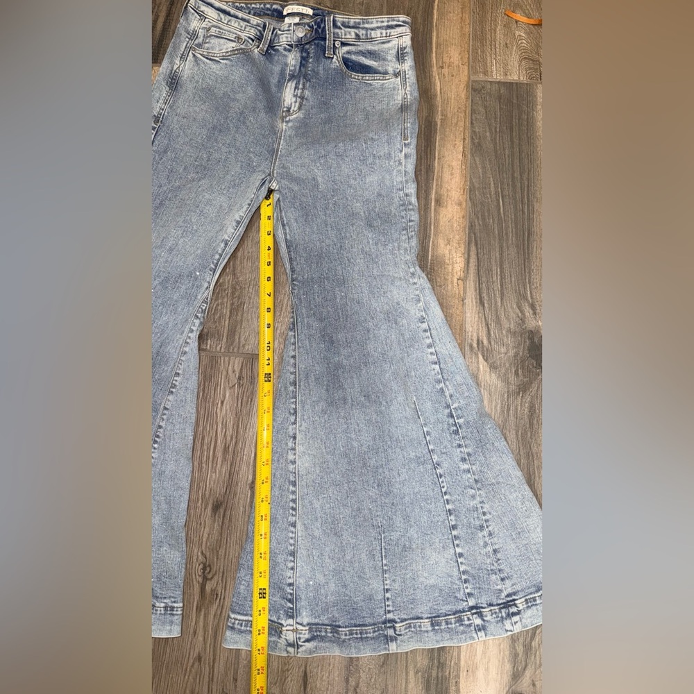 Women's  Super Flared Jeans with Glitter
Size 10 - Short Inseam 27 inches - Picture 9 of 16